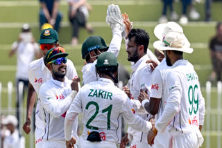 Bangladesh's Shakib Al Hasan (3R) celebrates with teammates