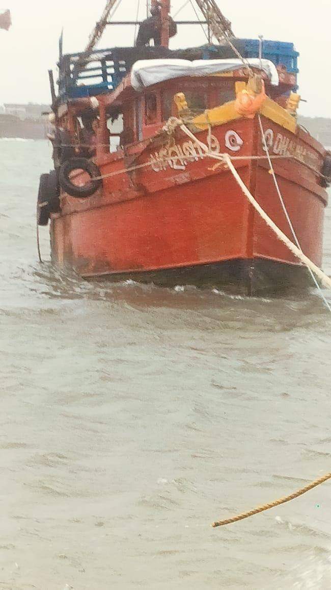 FISHING BOAT STRANDED IN SEA