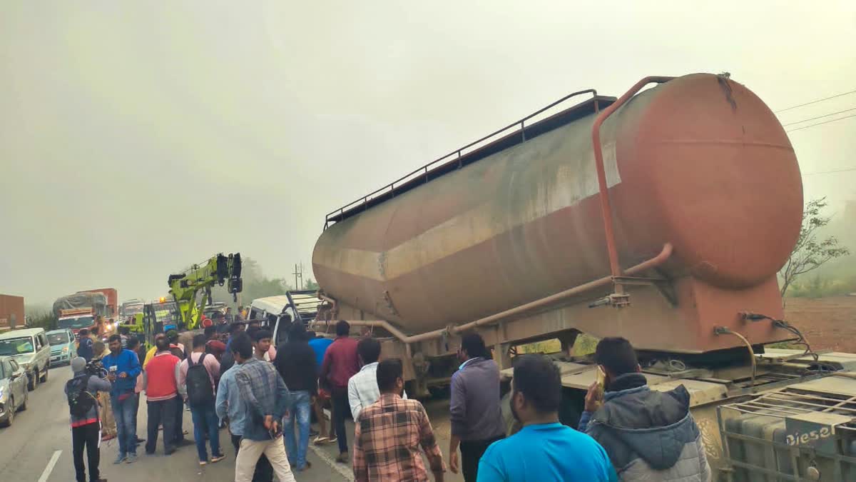 Karnataka: 5 killed, 5 critically injured in accident on National Highway 44