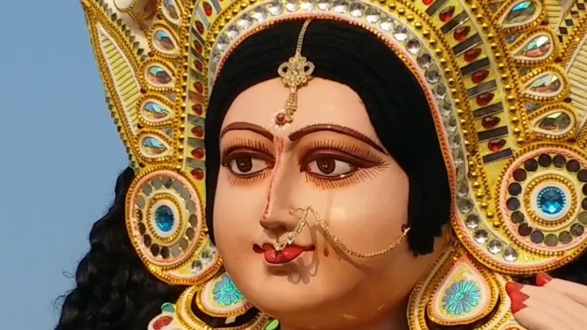 विदाई के दौरान मां दुर्गा की आंखों से बहे आंसू