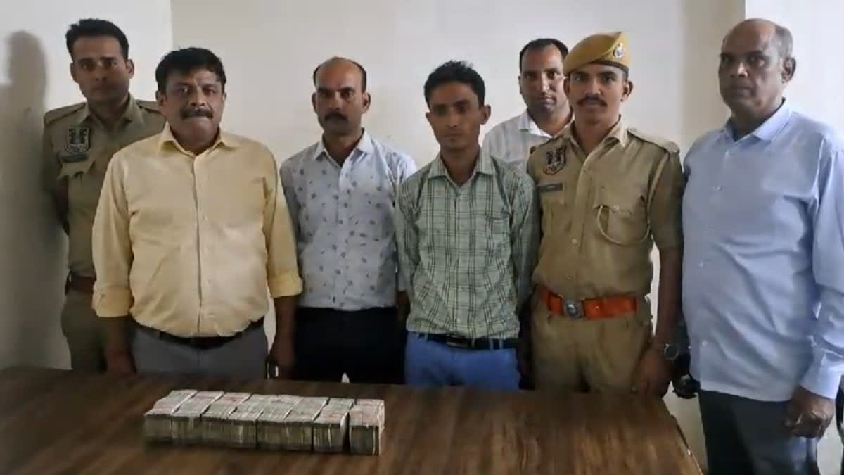 Cash Rs 20 lakh seized in Jaipur