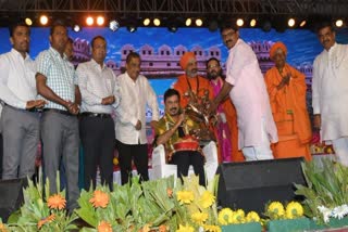 Ramesh Aravind was felicitated at Kittur Utsav