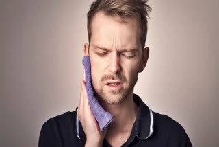 What is the fastest way to stop a toothache at home?