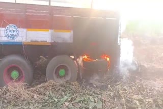Truck caught fire at market committee premises in Jamshedpur