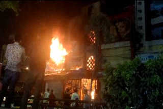 fire broke out in saree shop in indore