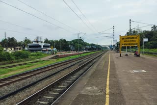 Train Enters Into Wrong Track  Maveli Express Enters Into Wrong Track  Reasons Behind Train Derailing  Train Accidents In India  Balasore Train Tragedy  മാവേലി എക്‌സ്‌പ്രസ് ട്രാക്ക്‌ മാറി കയറി  കാഞ്ഞങ്ങാട് ട്രെയിന്‍ ട്രാക്ക്‌ മാറി കയറി  വൻ അപകടം ഒഴിവായത് തലനാരിഴയ്‌ക്ക്  കാഞ്ഞങ്ങാട് റെയിൽവേ സ്‌റ്റേഷന്‍  രാജ്യത്തെ നടുക്കിയ ട്രെയിന്‍ അപകടങ്ങള്‍