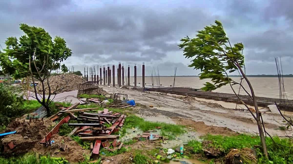 CYCLONE DANA ODISHA  CYCLONE DANA WEST BENGAL  CYCLONE DANA DEATH  CYCLONE DANA UPDATES