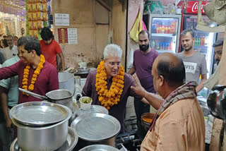 पद यात्रा के दौरान दुकानदारों से जानी उनकी समस्याएं