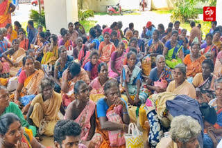 Kumbakonam sanitary workers protest  sanitary workers protest for bonus  Kumbakonam Municipal Corporation  தீபாவளி போனஸ்