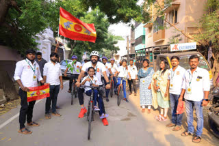 தவெக மாநாட்டிற்கு சென்னையிலிருந்து சைக்கிளில் செல்லும் நடிகர் சௌந்தரராஜா