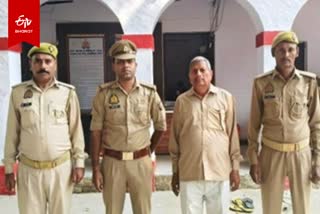 पुलिस की गिरफ्त में आरोपी शिक्षक.