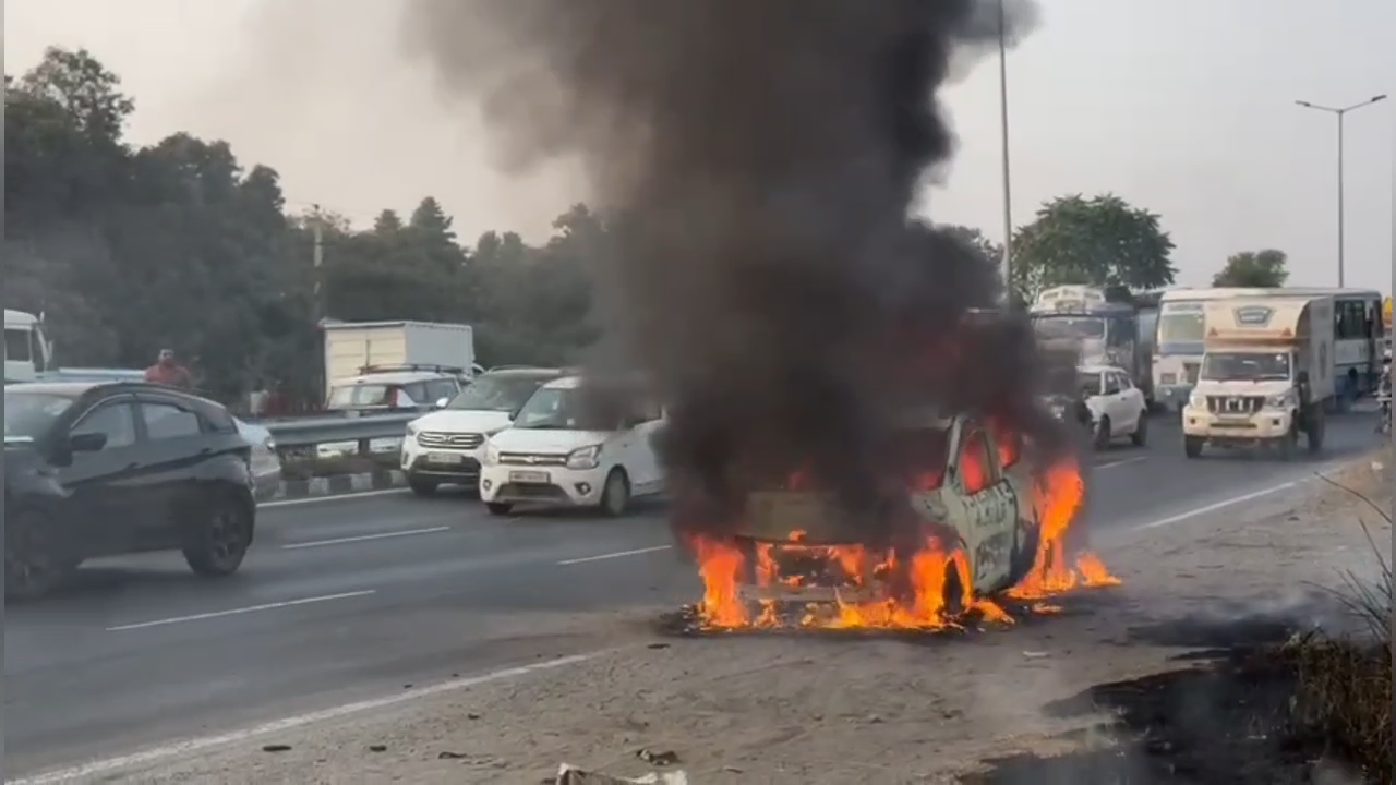 Car becomes ball of fire on Haryana Kurukshetra Highway in Karnal