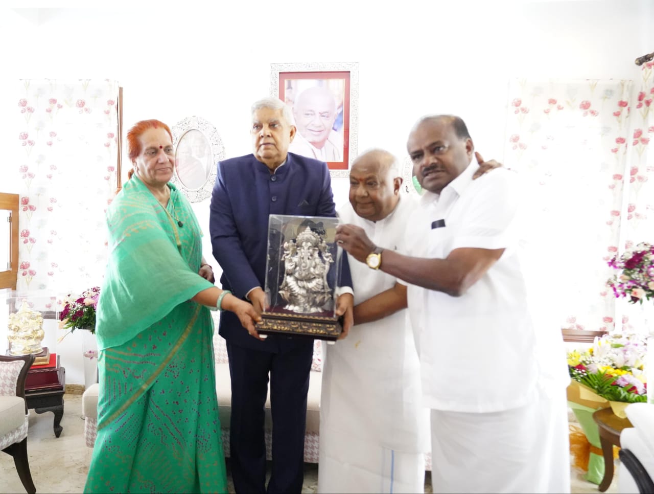 Vice President Jagdeep Dhankar  HD Deve Gowda residence  Prime Minister HD Deve Gowda  Bengaluru