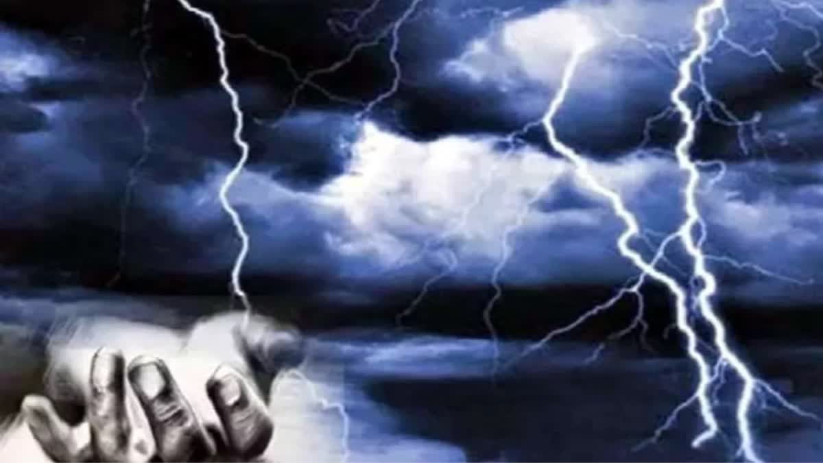 Worker dies due to lightning