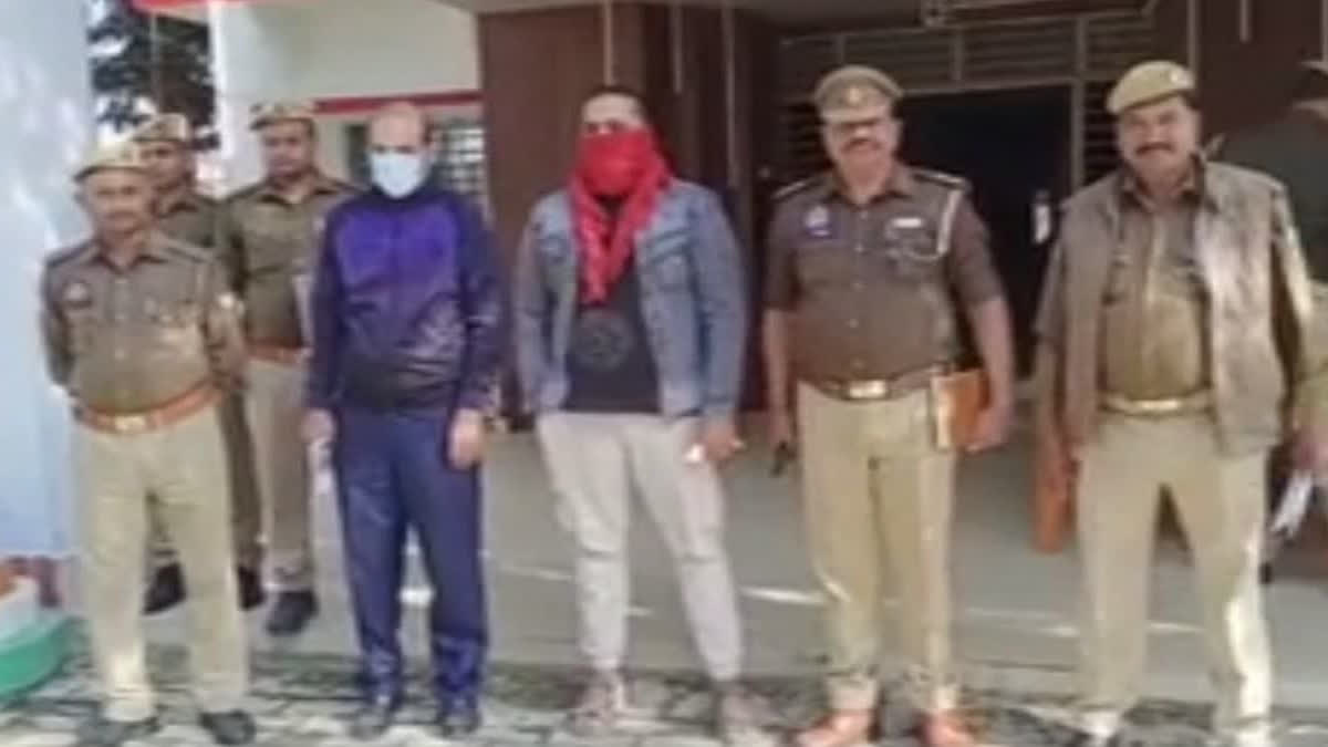 Two Iranian nationals, who were going to Nepal with fake documents, were caught by the police and immigration department team at Sonauli town in the Maharajganj district of Uttar Pradesh on the India-Nepal border. The police found fake stamps on their visas, hence, they were arrested on suspicion. Later, during the interrogation, the fraud came to light. A case has been registered against them for travelling on fake documents.