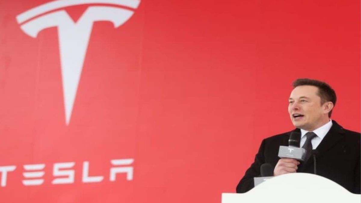 Tesla offers free supercharging