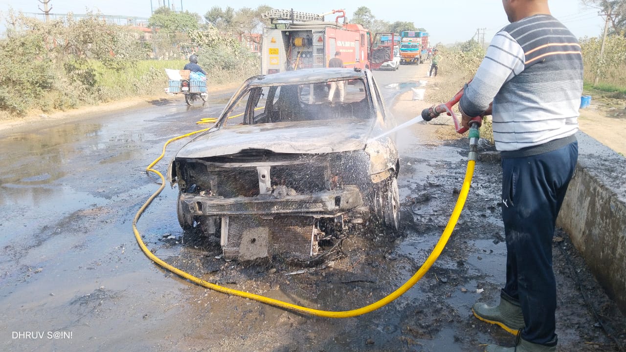 Burning Car Yamunanagar News Fire in car National highway Haryana News