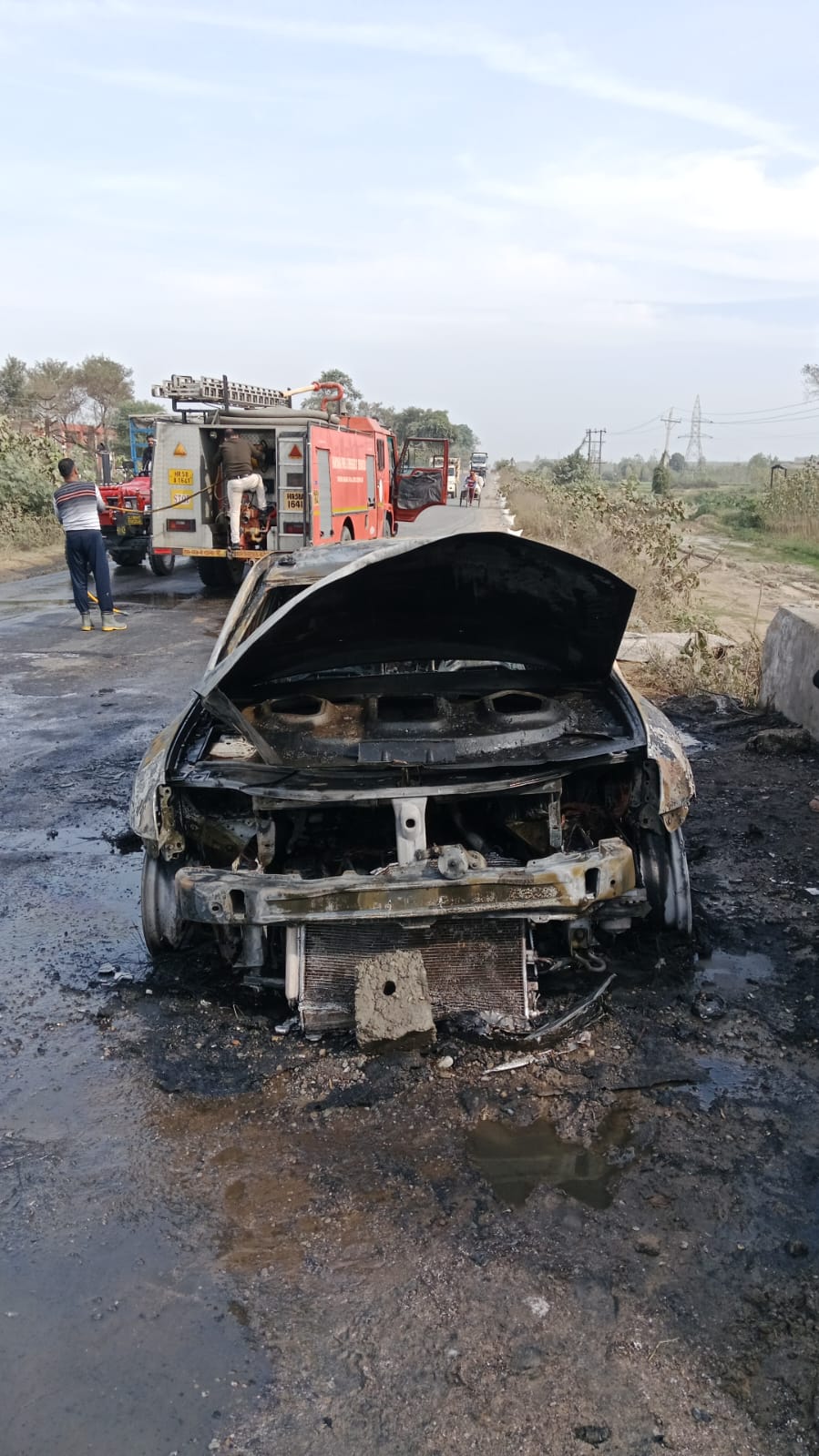 Burning Car Yamunanagar News Fire in car National highway Haryana News