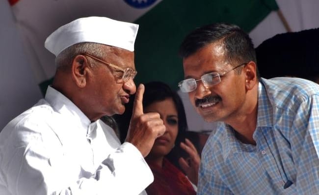 अन्ना हजारे के साथ अरविंद केजरीवाल