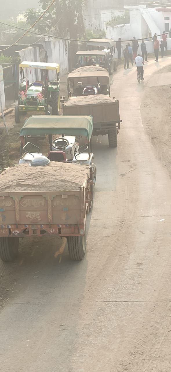 Sand Mafia Run Tractor on Patwari in Shahdol