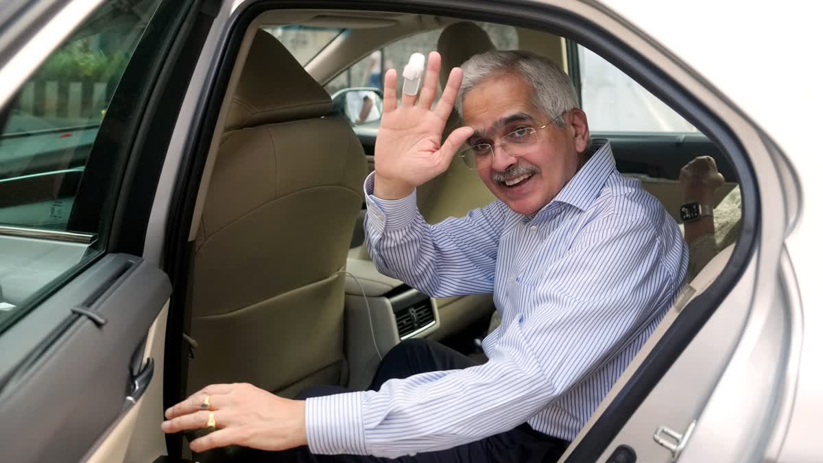 Reserve Bank of India Governor Shaktikanta Das has been admitted to a corporate hospital here after he experienced 'acidity', a source said on Tuesday.