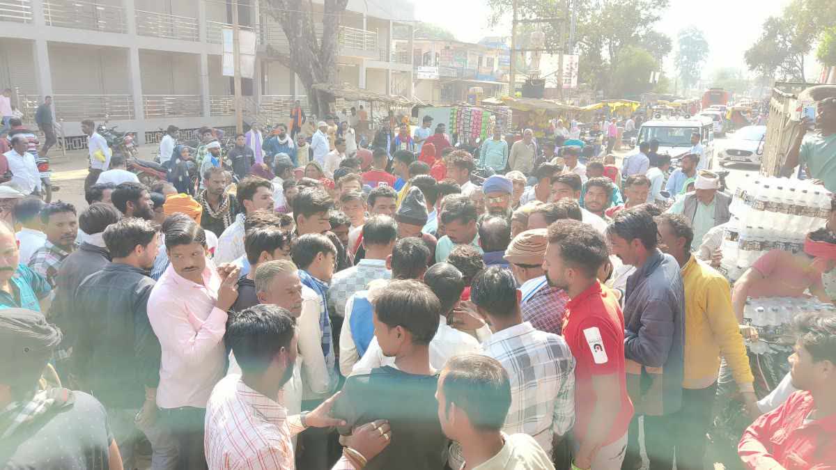 SHIVPURI FARMERS PROTEST FOR DAP