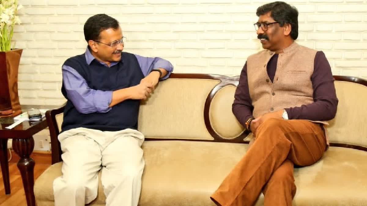 File photo of Arvind Kejriwal and Hemant Soren.