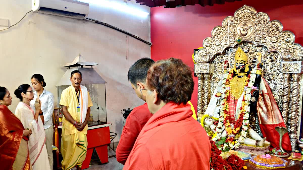 CM Mamata Banerjee at Boroma Mandir in Naihati