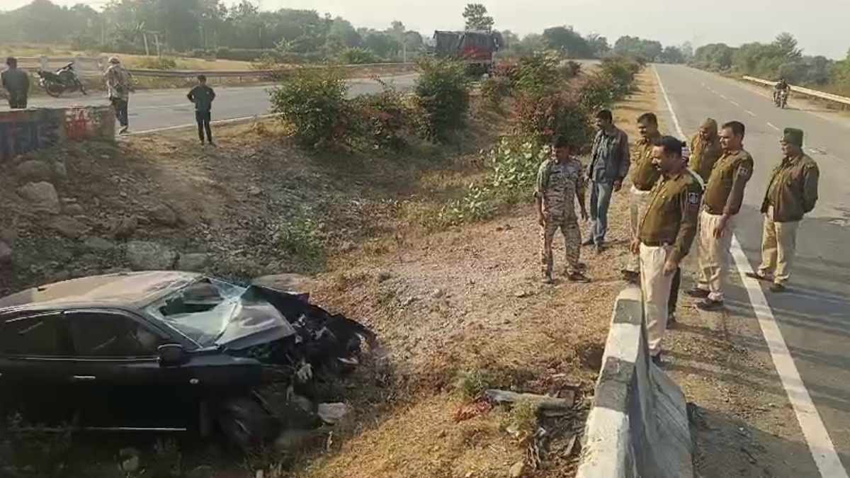 CAR HIT DIVIDER IN MAIHAR