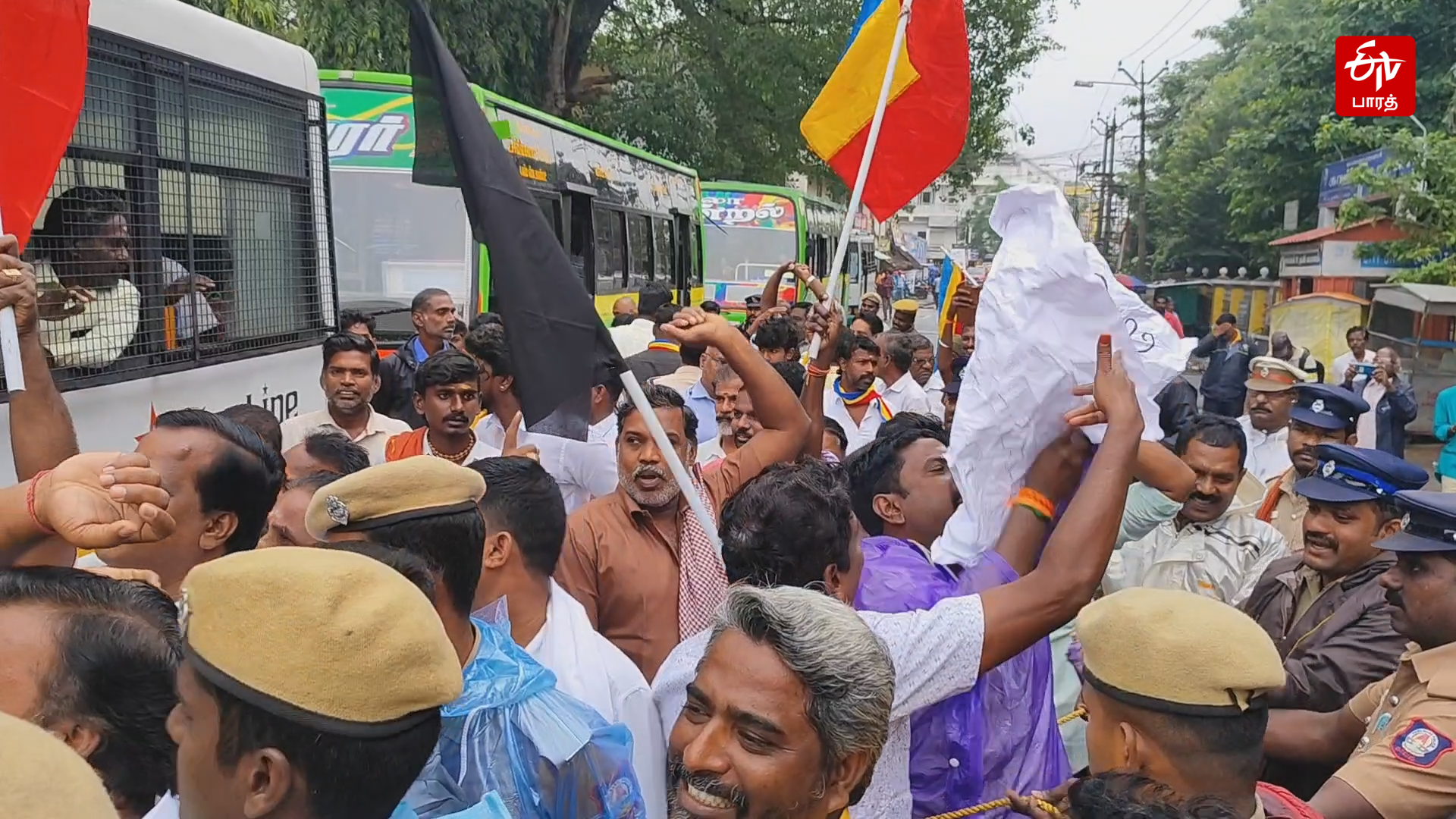 கும்பகோணத்தில் நடைபெற்ற போராட்டம்