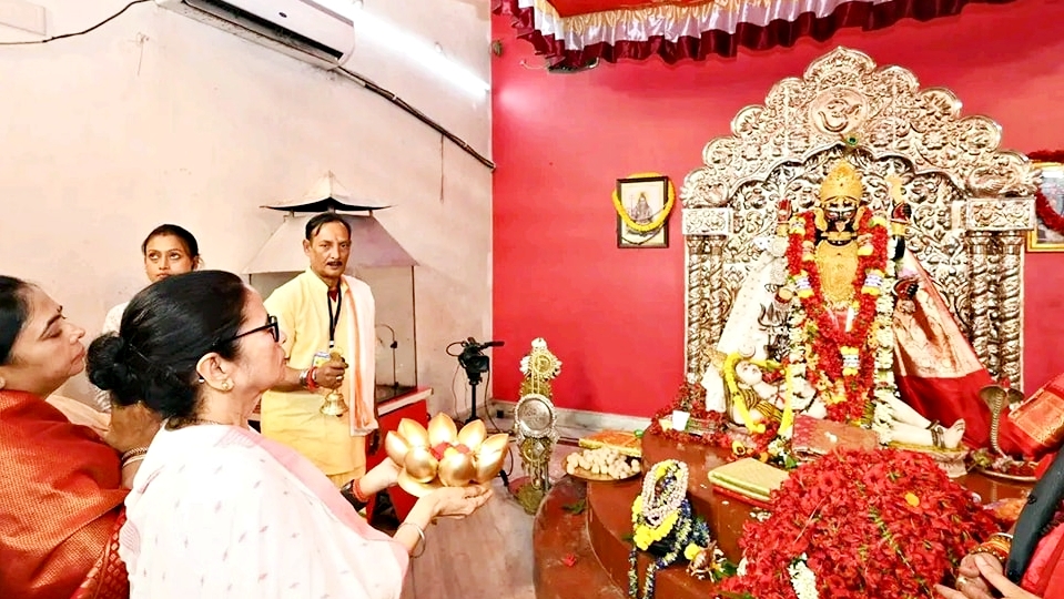 CM Mamata Banerjee at Naihati Boroma Mandir