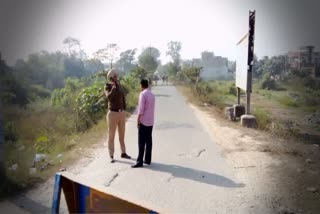 A Punjab Police personnel stands guard at the site of encounter between police and gangsters in Ajnala. A gangster and a cop were injured while another gangster fled from the spot