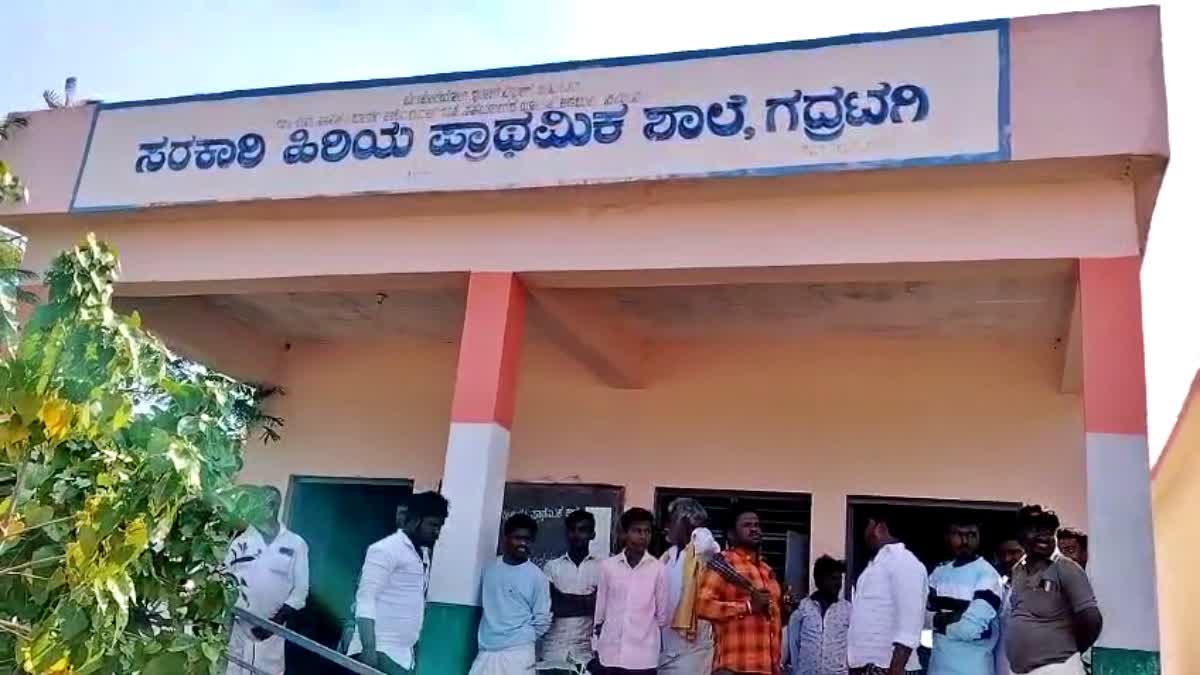 headmaster died due to heart attack in school at Raichur