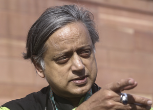 shashi Tharoor, congress MP