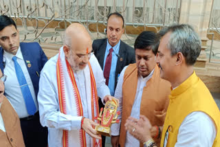 Amit Shah offers puja at Kalighat Temple