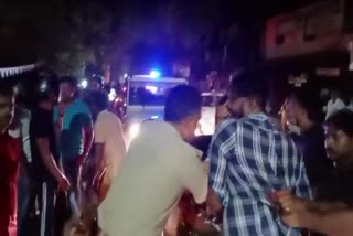 police attacked  കാക്കൂര്‍ വെസ്റ്റ്ഹില്‍  കാക്കൂര്‍ വെസ്റ്റ്ഹില്‍ പൊലീസ് ആക്രമണം  Police Attacked In Kozhikode Kakkur  Kozhikode Police Attack Case  Police Attack  Police Attack In Kozhikode  പൊലീസിന് നേരെ ആക്രമണം  കോഴിക്കോട് പൊലീസിന് മര്‍ദനം