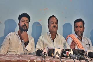 Congress leader Ashoka Pujari spoke at the press conference.