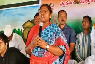 Minister Seethakka Warning to Officials about Prajapalana Negligence