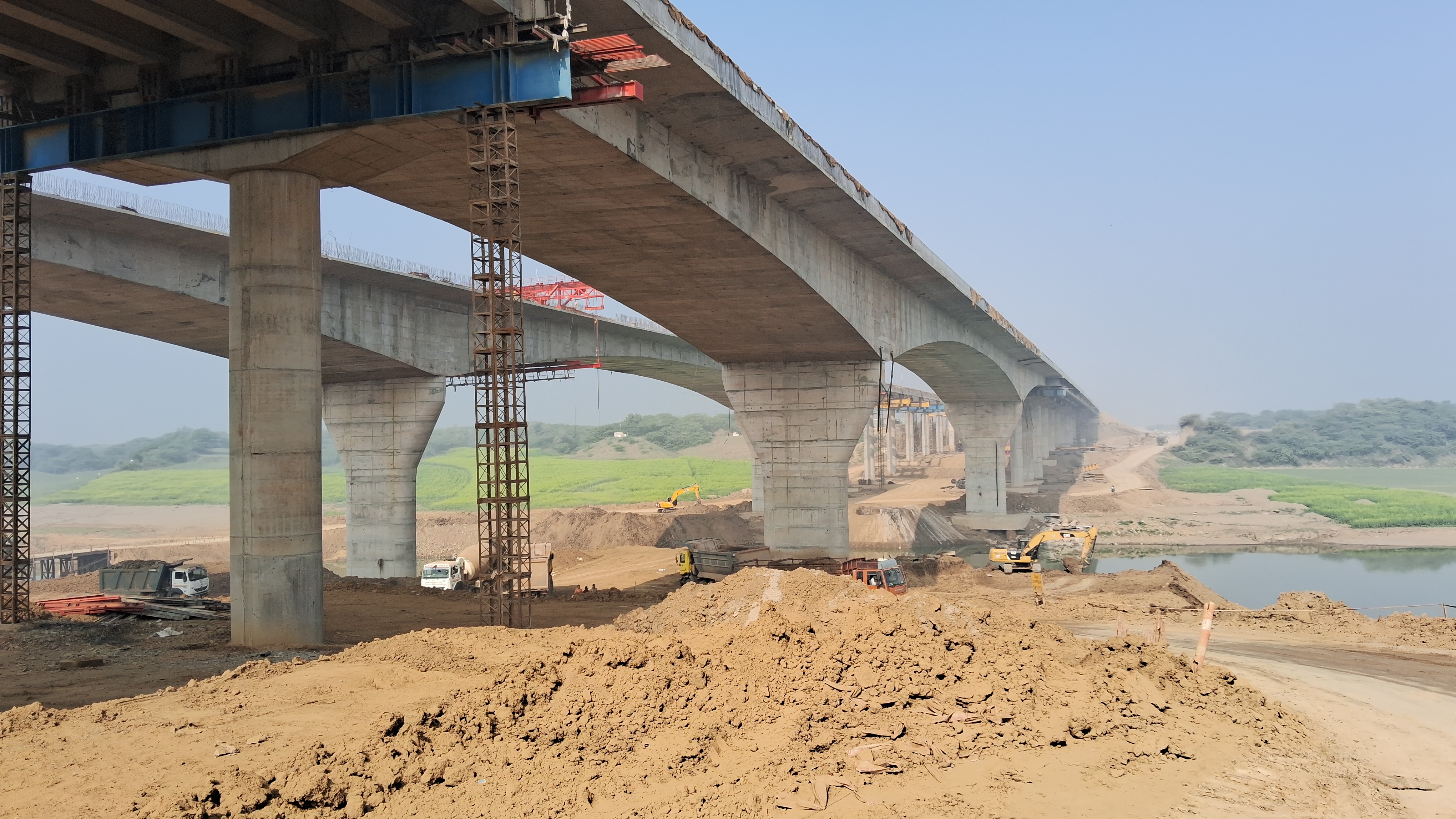 first cantilever double box bridge