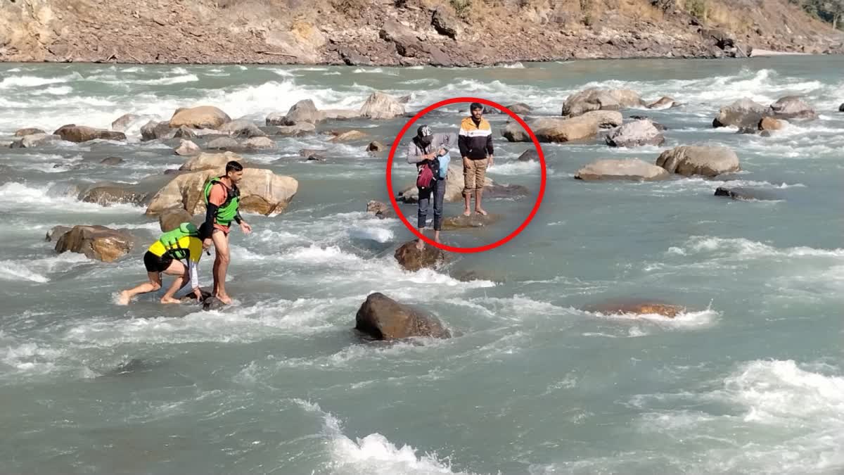 3 PEOPLE STRANDED IN RISHIKESH