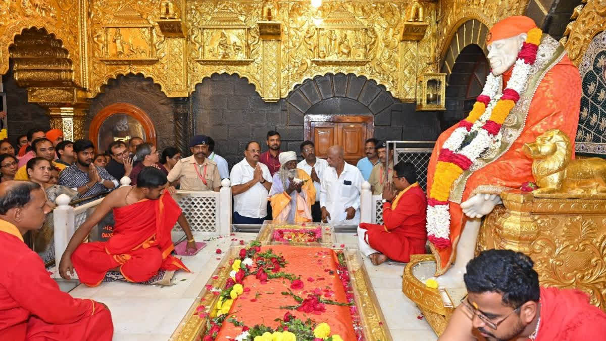 85-year-old Narsingrao Sakhya Bundi (Centre) offers prayers at Shirdi Sai Baba Temple