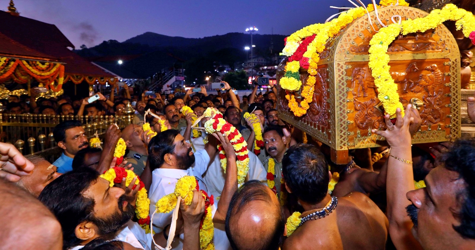 SABARIMALA PILGRIMAGE  ശബരിമല മണ്ഡലപൂജ  തങ്ക അങ്കി ഘോഷയാത്ര  SABARIMALA NEWS