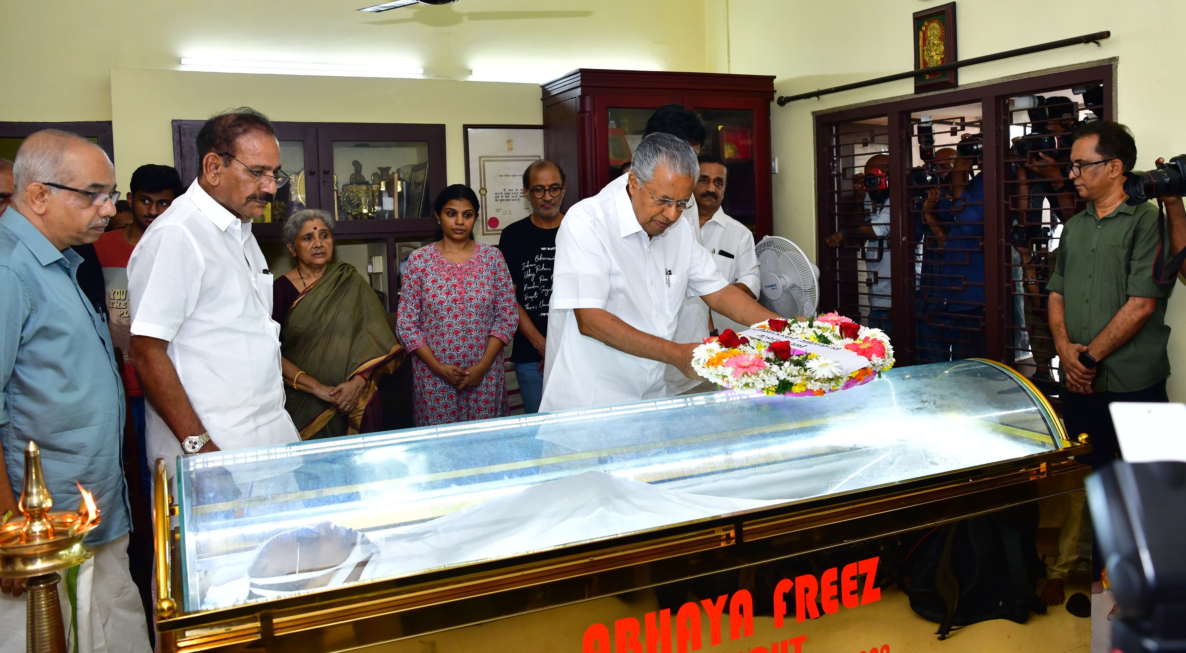 MT VASUDEVAN NAIR FUNERAL  MT VASUDEVAN NAIR DEATH  MT VASUDEVAN NAIR BOOKS  എംടി വാസുദേവന്‍ നായര്‍