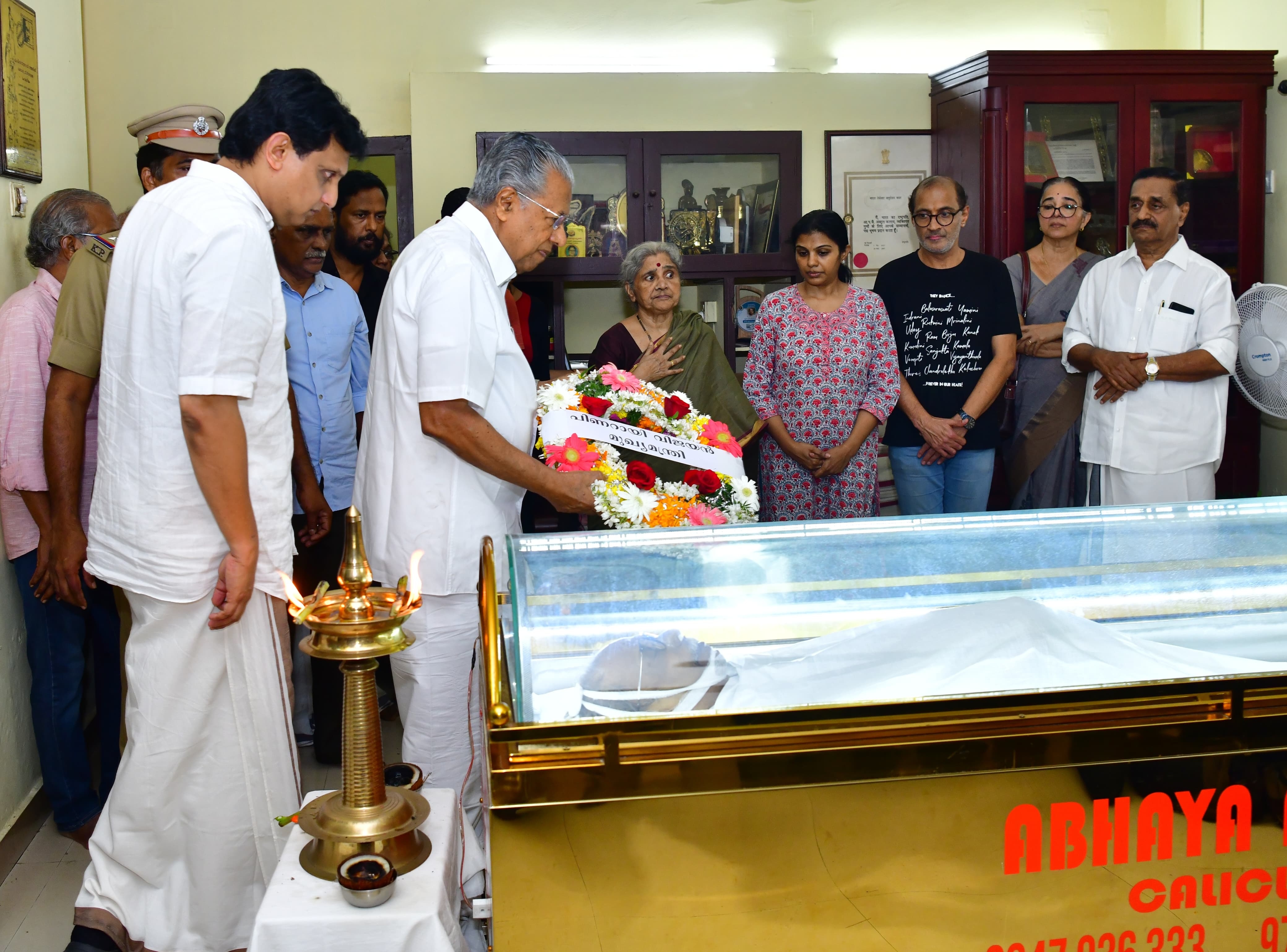 MT VASUDEVAN NAIR FUNERAL  MT VASUDEVAN NAIR DEATH  MT VASUDEVAN NAIR BOOKS  എംടി വാസുദേവന്‍ നായര്‍