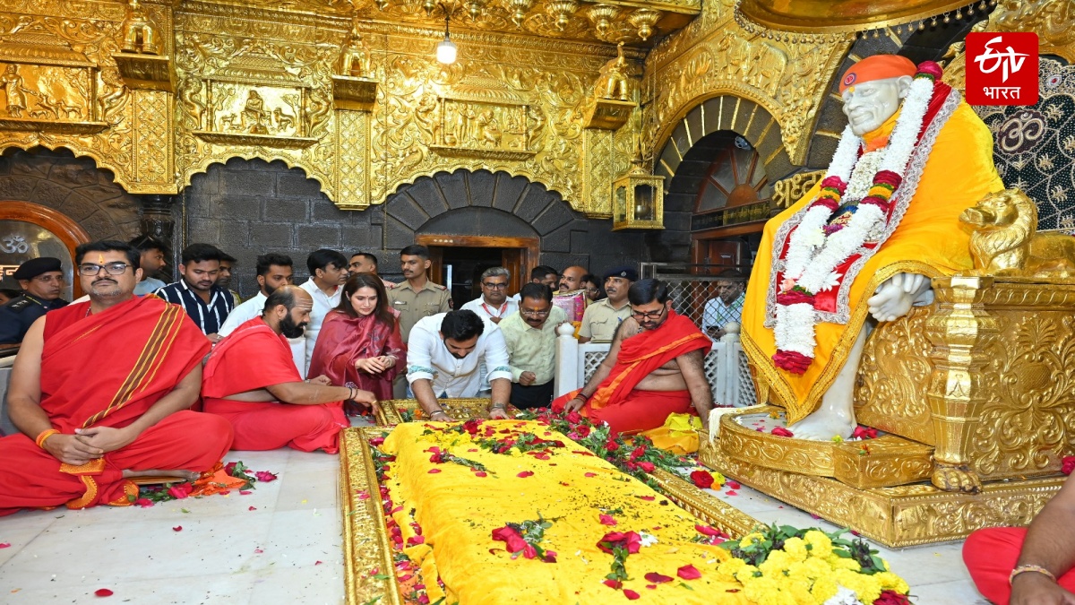 Zaheer Khan Visits Shirdi