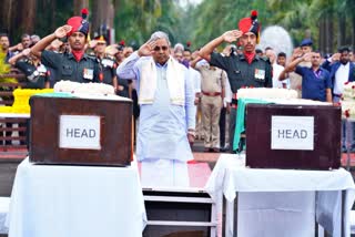 CM SIDDARAMAIAH PAYS LAST RESPECTS  BELAGAVI  JAMMU KASHMIR ARMY VEHICLE ACCIDENT  ಯೋಧರಿಗೆ ಸಿಎಂ ಸಿದ್ದರಾಮಯ್ಯ ಅಂತಿಮ ಗೌರವ