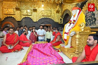 Zaheer Khan Visits Shirdi