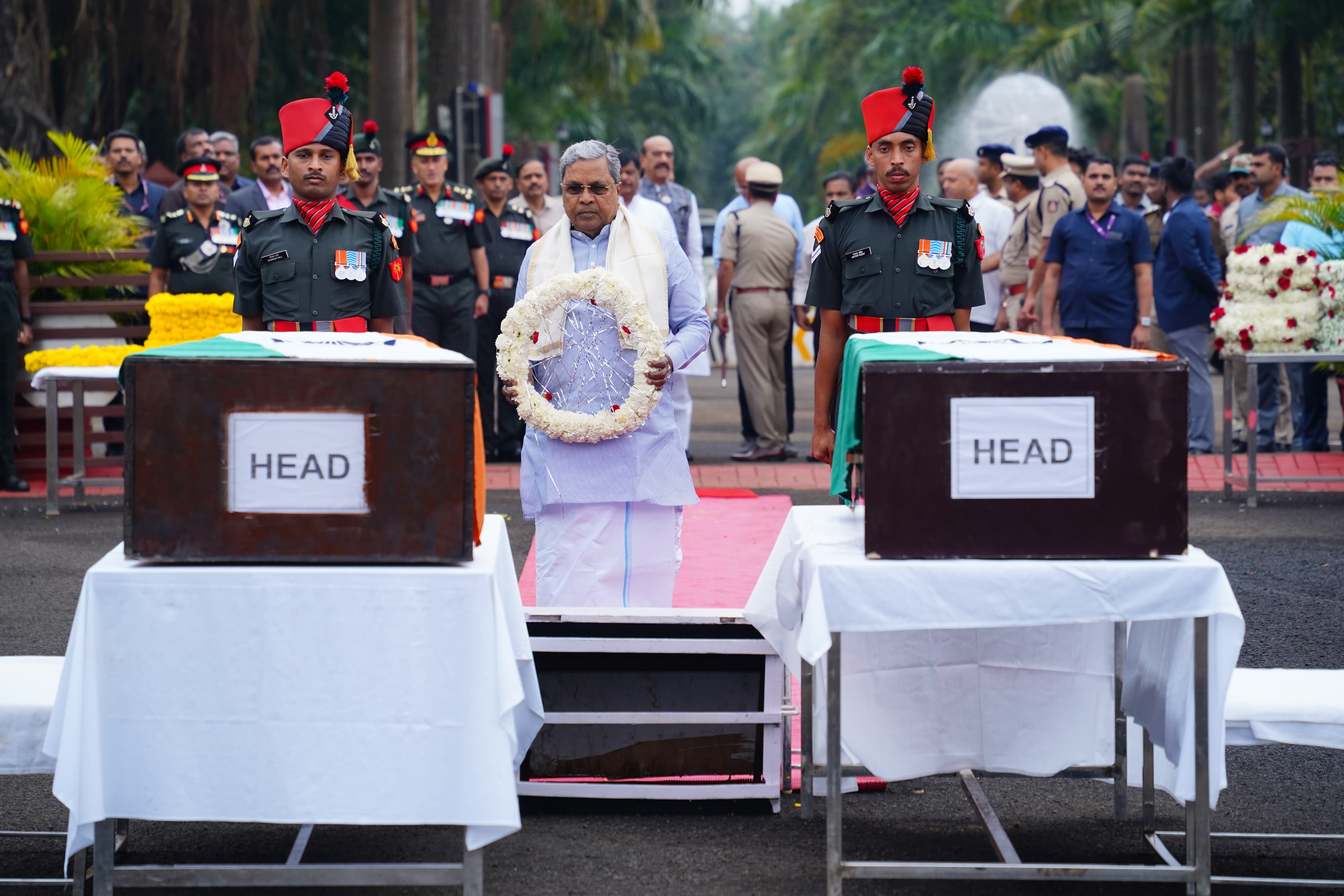 CM SIDDARAMAIAH PAYS LAST RESPECTS  BELAGAVI  JAMMU KASHMIR ARMY VEHICLE ACCIDENT  ಯೋಧರಿಗೆ ಸಿಎಂ ಸಿದ್ದರಾಮಯ್ಯ ಅಂತಿಮ ಗೌರವ