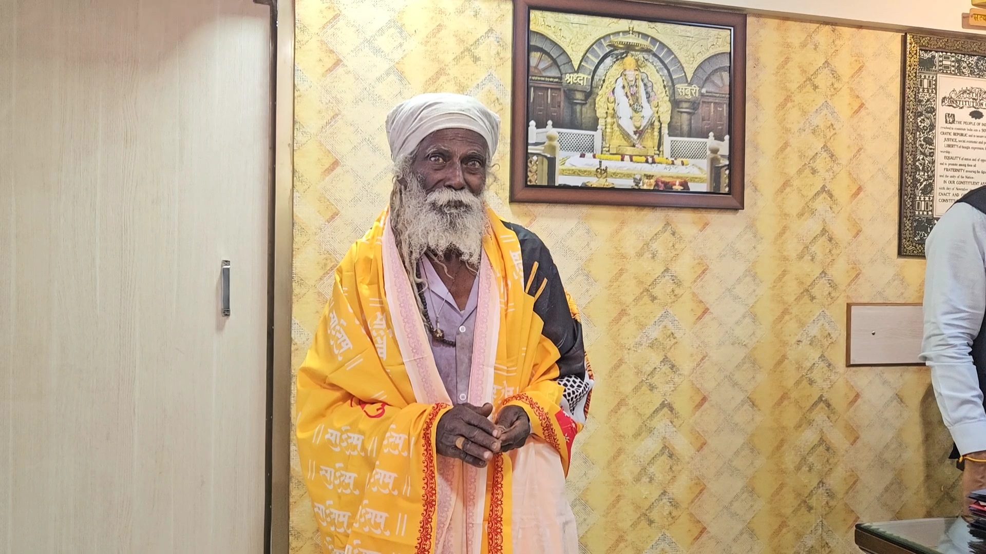 Old Man Donated 3 Lakh To Shirdi