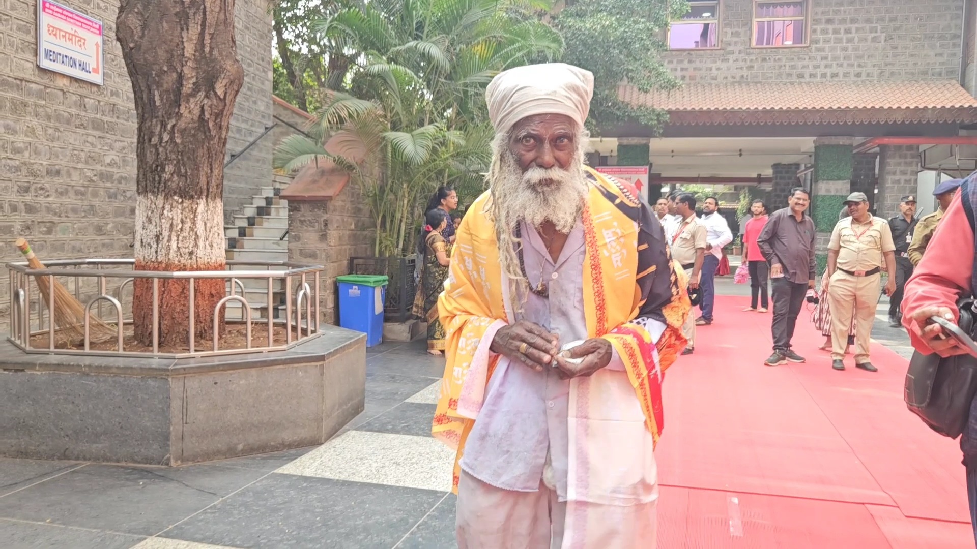 Old Man Donated 3 Lakh To Shirdi